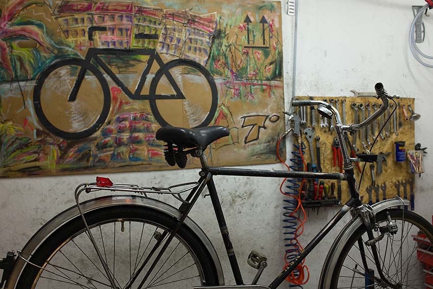 Berliner Kreuzberg Fahrradwerkstatt - Andrs Felipe Carulla Fotograf